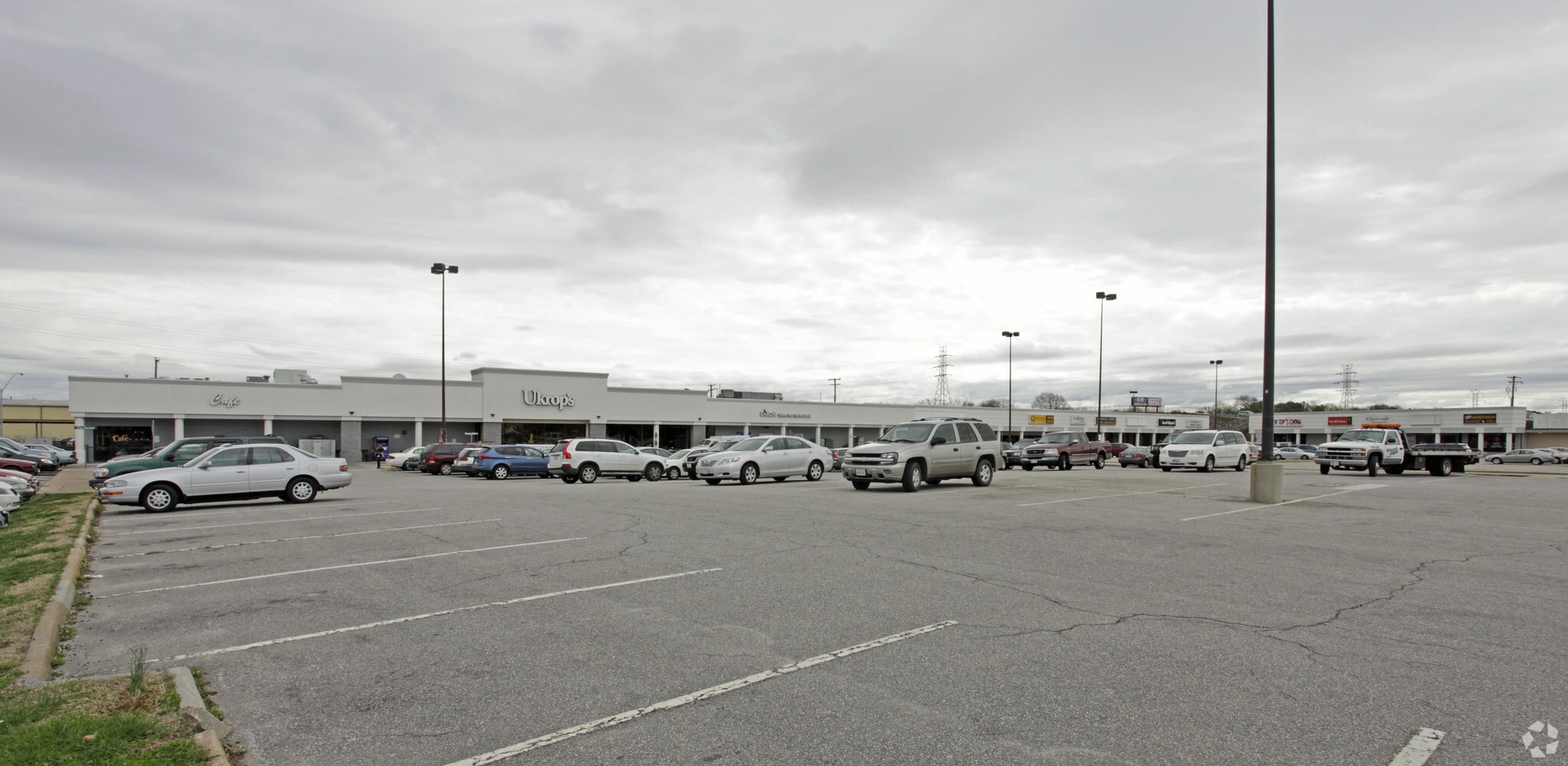 7101-7157 Staples Mill Rd, Richmond, VA for lease Building Photo- Image 1 of 9