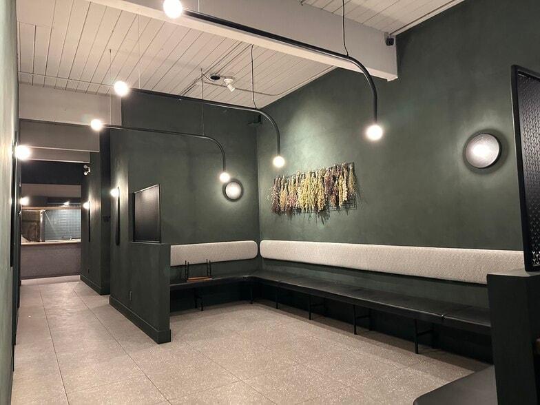 10544 114th St NW, Edmonton, AB for lease - Building Photo - Image 2 of 7