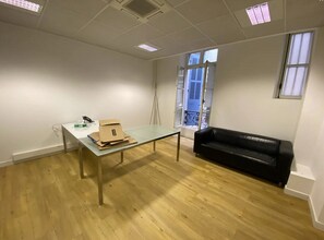 27 Rue De La Republique, Marseille for lease Interior Photo- Image 2 of 5