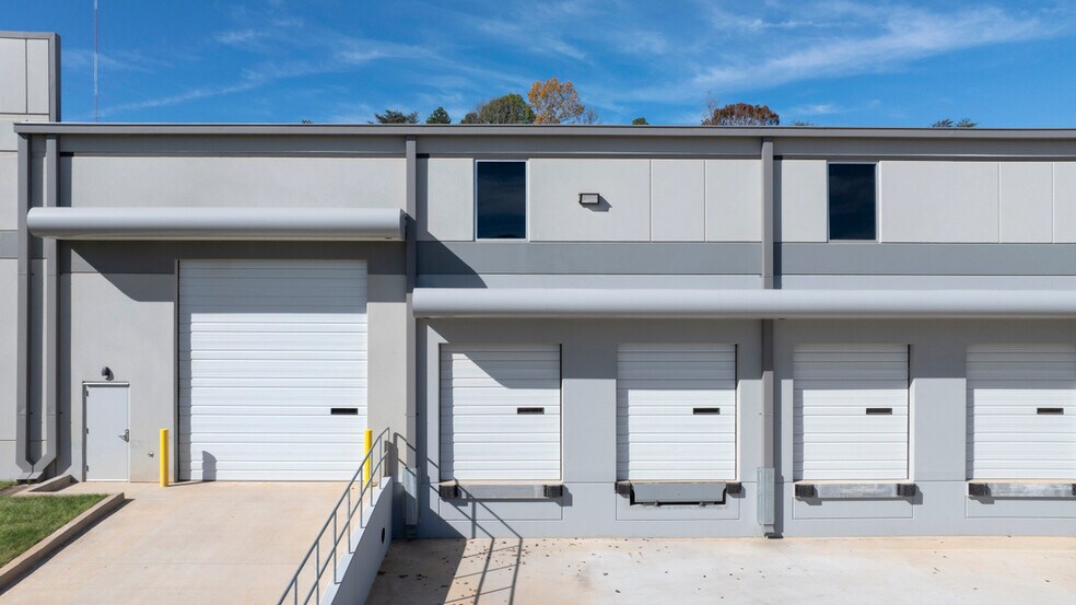 12901 Jamesburg Dr, Huntersville, NC à louer - Photo du bâtiment - Image 1 de 3