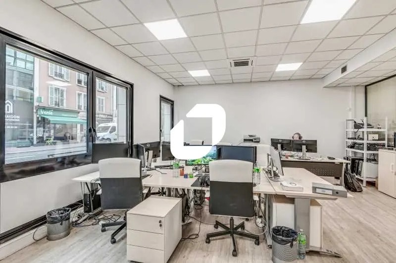Office in Levallois-Perret for lease - Interior Photo - Image 2 of 7
