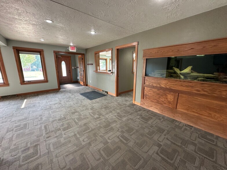 820 W Summit St, Winterset, IA à vendre - Photo du bâtiment - Image 2 de 27