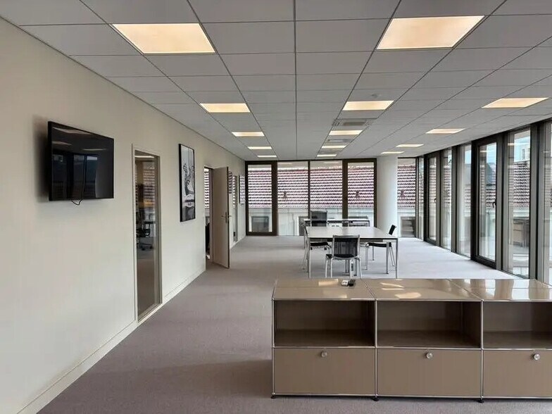 Office in Bordeaux for lease - Building Photo - Image 1 of 3