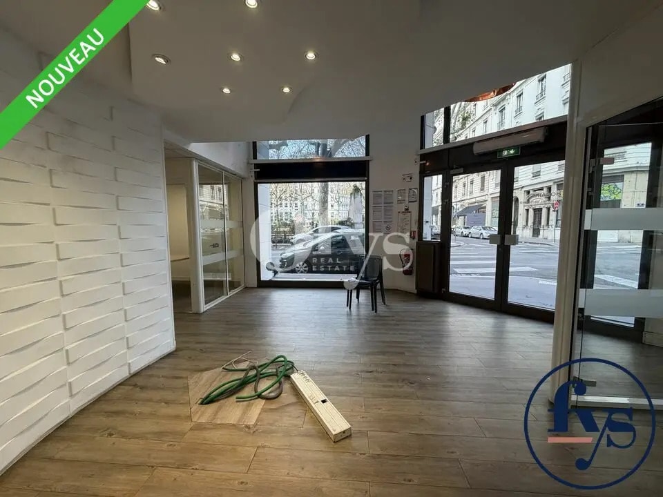 Bureau dans Lyon à louer Photo du bâtiment- Image 1 de 4