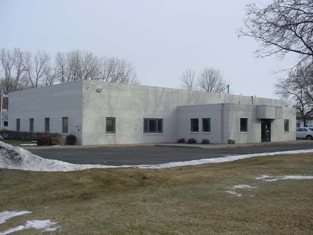 9240 NE Baltimore St, Blaine, MN à louer - Photo du bâtiment - Image 3 de 9