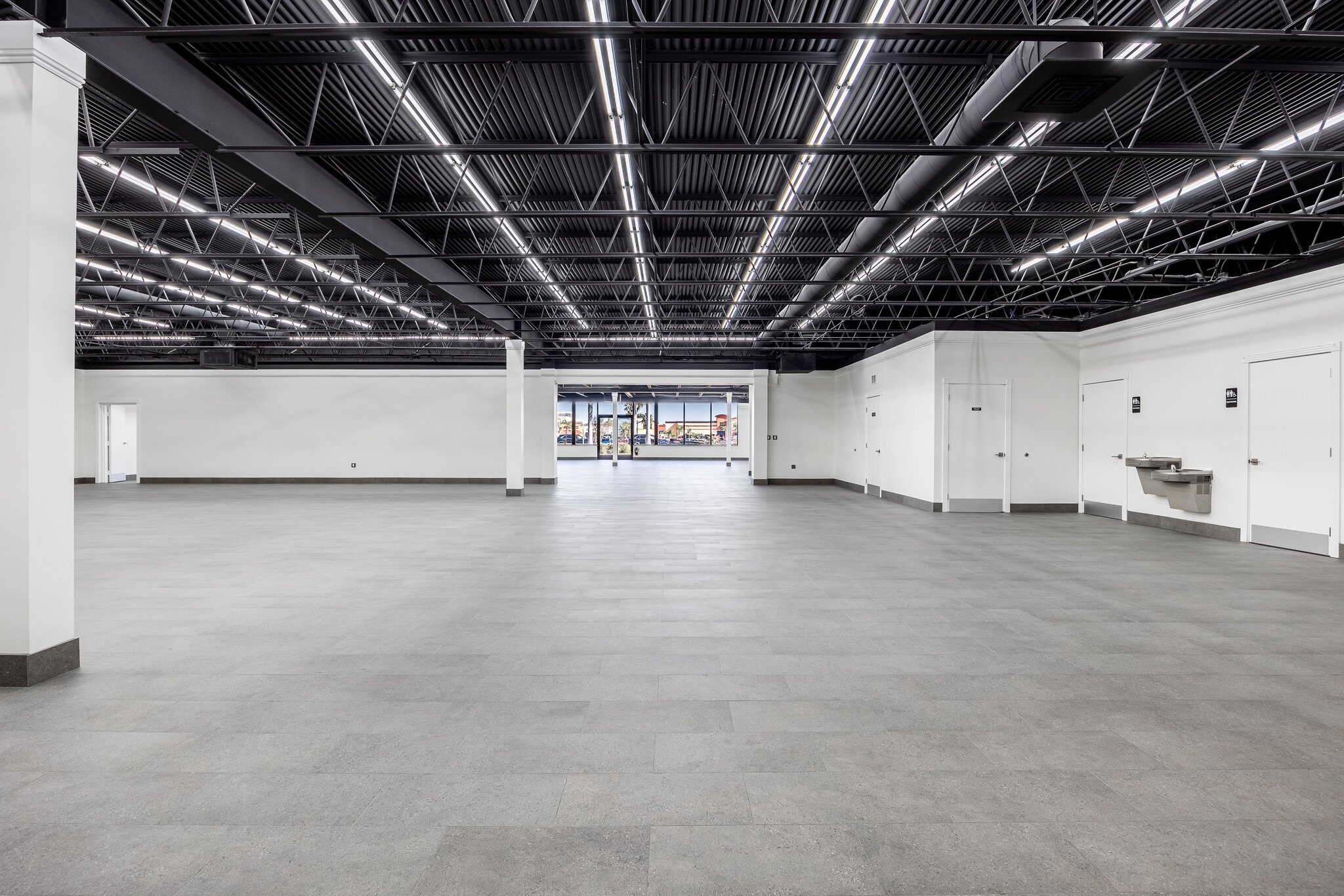 4150 S Cleveland Ave, Fort Myers, FL for sale Interior Photo- Image 1 of 6