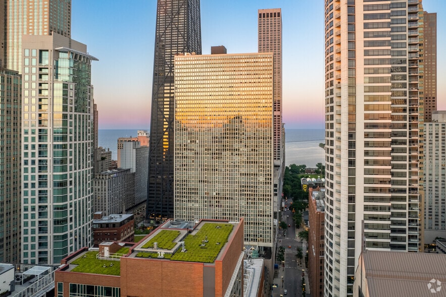 111 E Chestnut St, Chicago, IL for lease - Building Photo - Image 1 of 10