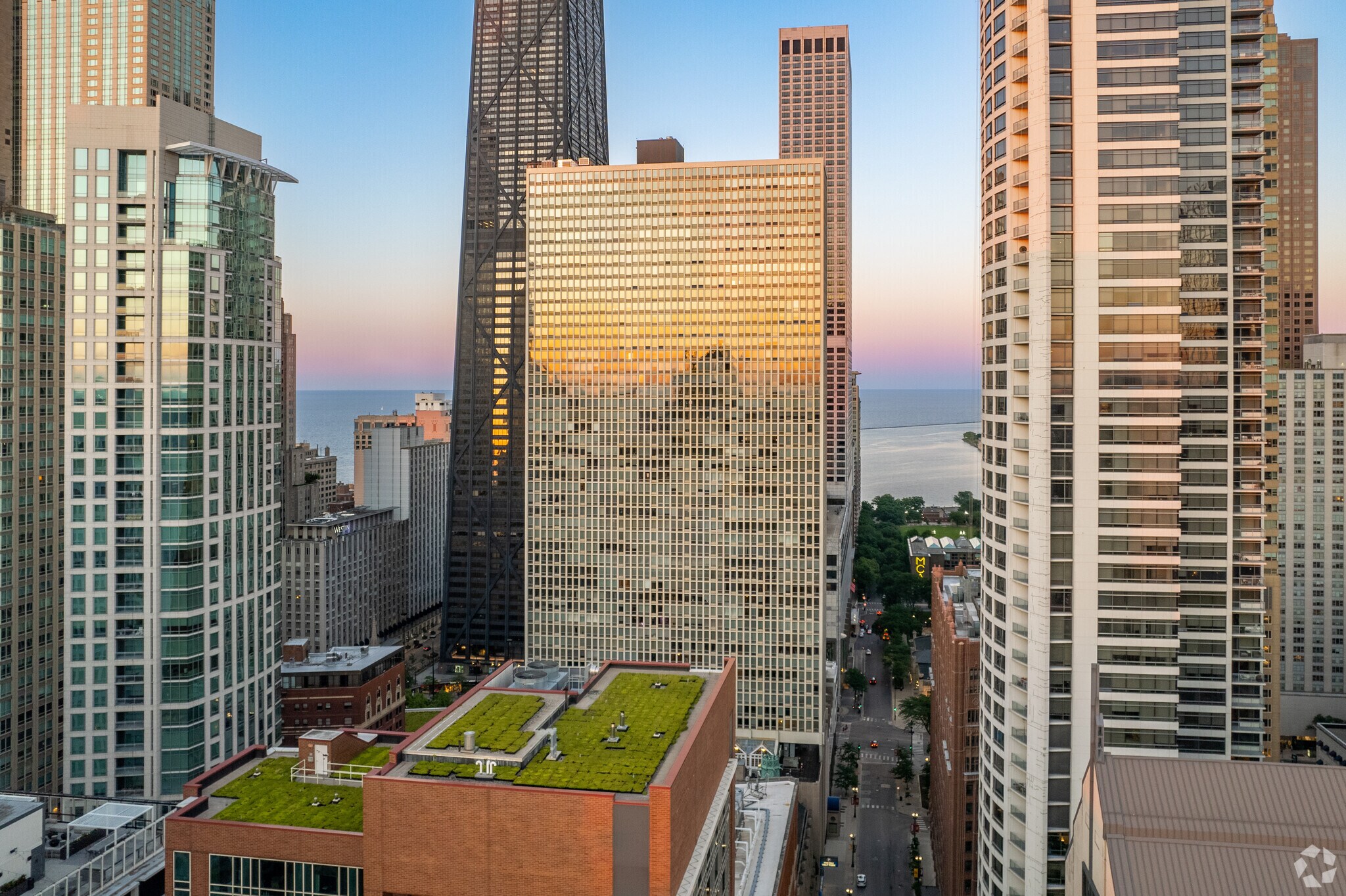 111 E Chestnut St, Chicago, IL à louer Photo du bâtiment- Image 1 de 11