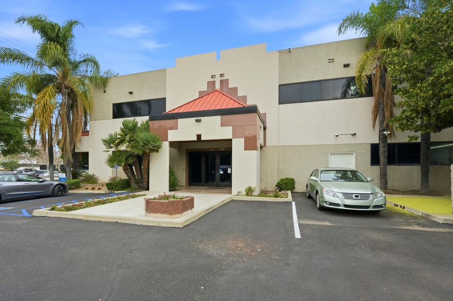 910 N Amelia Ave, San Dimas, CA for lease - Building Photo - Image 3 of 18