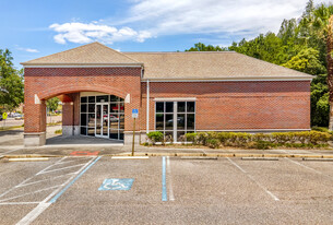 TAMPA RETAIL/BANK BUILDING -SIGNALIZED CORNER - Restaurant avec service au volant