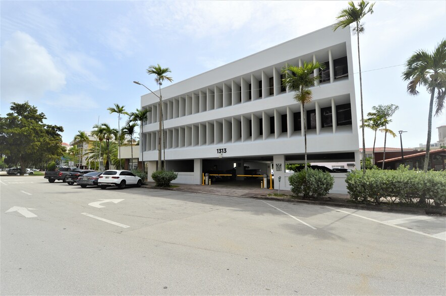 1313 Ponce De Leon Blvd, Coral Gables, FL for sale - Building Photo - Image 1 of 1