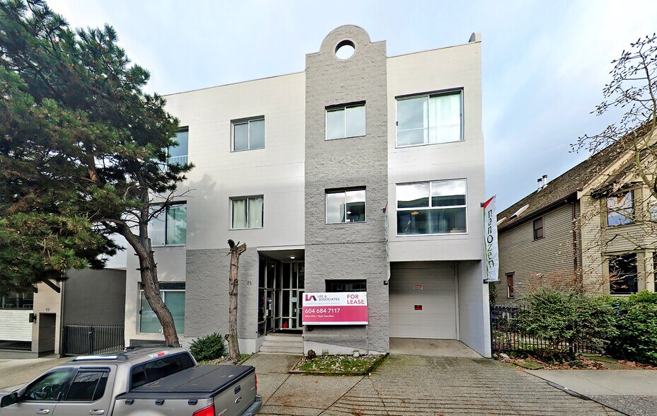 25 6th Ave E, Vancouver, BC à louer - Photo du bâtiment - Image 1 de 4