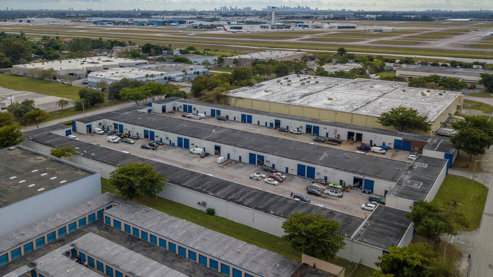 15900-15998 NW 48th Ave, Miami Gardens, FL for lease - Building Photo - Image 2 of 9