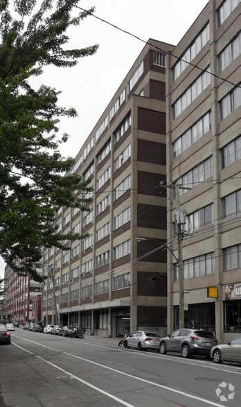 5425 Av Casgrain, Montréal, QC for lease - Building Photo - Image 3 of 7