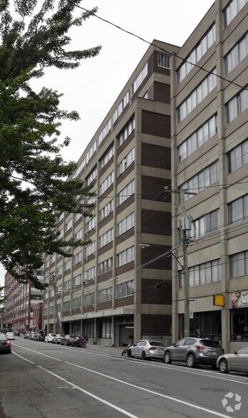 5425 Av Casgrain, Montréal, QC à louer - Photo du bâtiment - Image 3 de 7