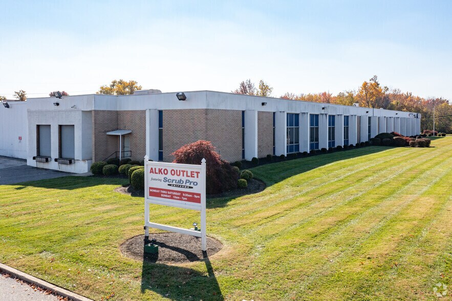8801 Kelso Dr, Essex, MD à vendre - Photo du bâtiment - Image 2 de 5
