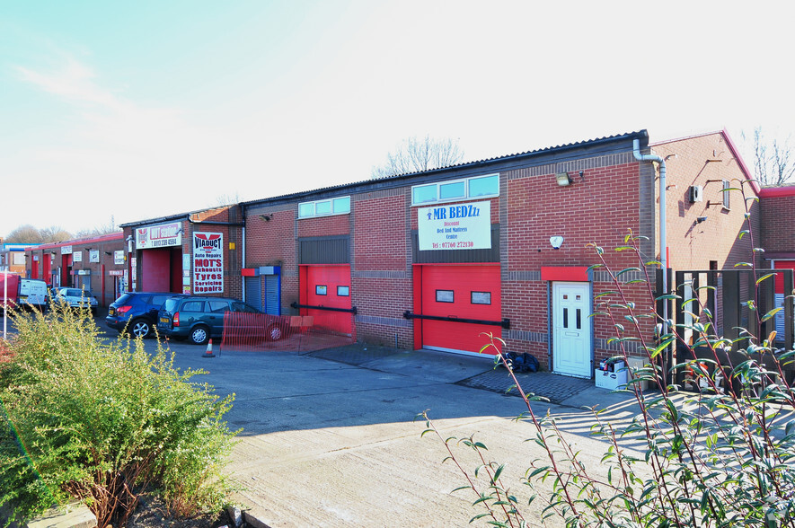 573-587 Stanningley Rd, Leeds for lease - Building Photo - Image 3 of 5