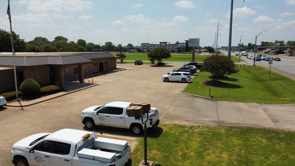 449 S Broadway St, Joshua, TX à vendre - Photo du bâtiment - Image 2 de 6