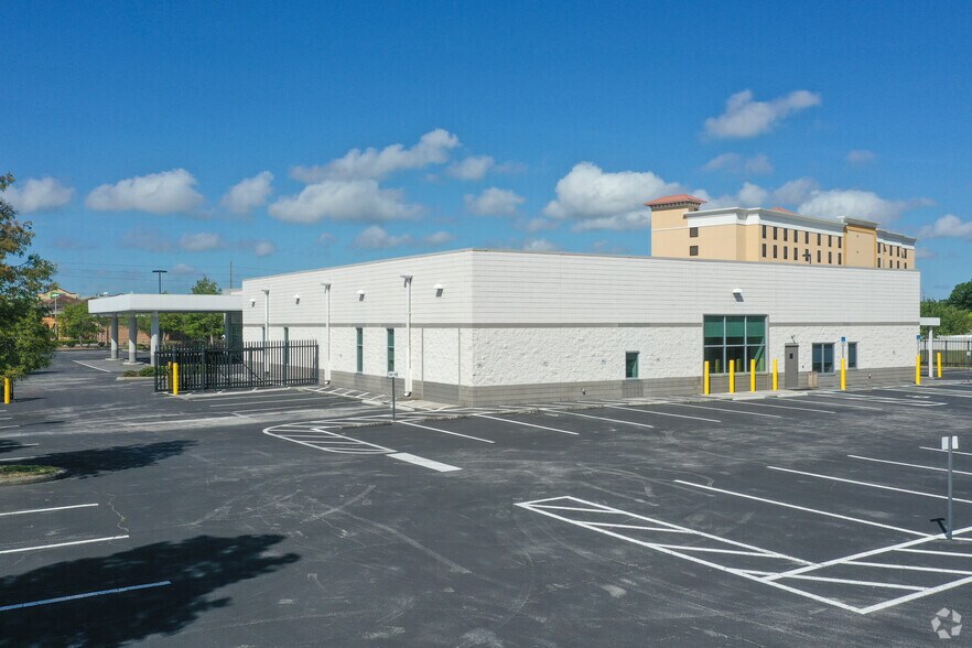 4021 Tampa Rd, Oldsmar, FL à vendre - Photo du bâtiment - Image 3 de 15