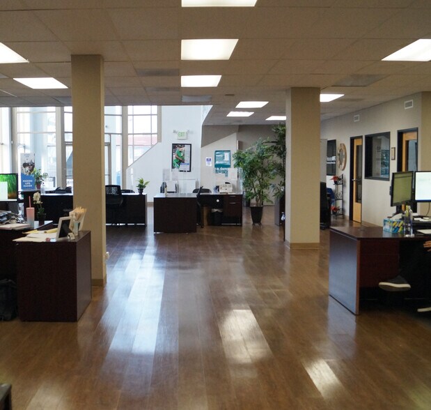 400 San Fernando Mission Blvd, San Fernando, CA à louer - Photo du bâtiment - Image 3 de 8