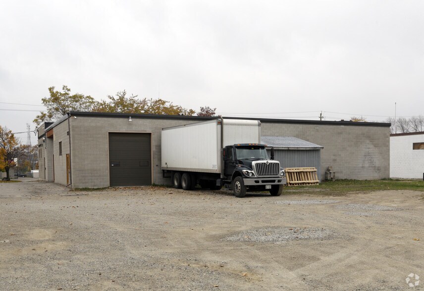 596 Colby Dr, Waterloo, ON for lease - Building Photo - Image 2 of 3
