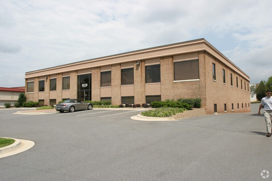 9119 Gaither Rd, Gaithersburg, MD à louer - Photo du bâtiment - Image 1 de 3
