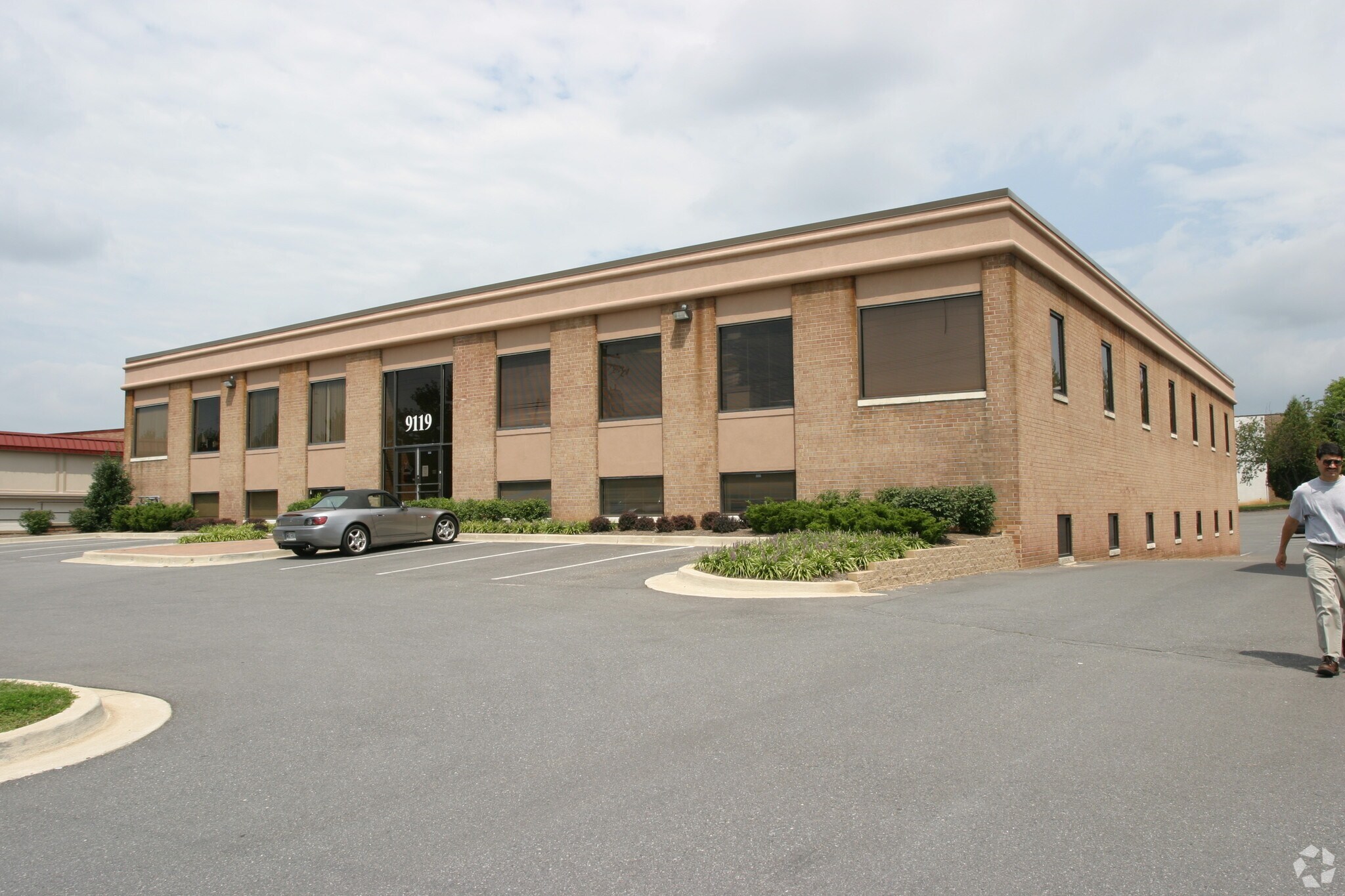 9119 Gaither Rd, Gaithersburg, MD à louer Photo du bâtiment- Image 1 de 4
