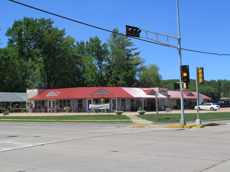 502 W Main St, Wautoma, WI for sale - Building Photo - Image 1 of 1