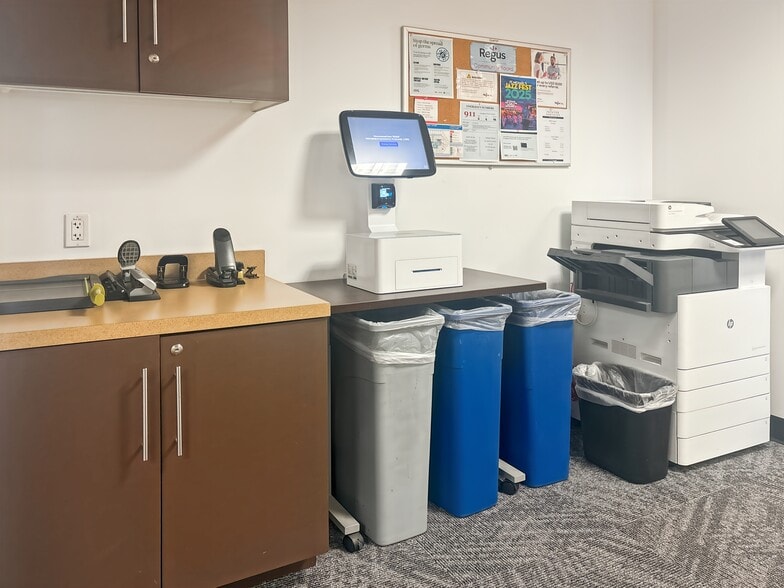 701 Palomar Airport Rd, Carlsbad, CA for lease - Interior Photo - Image 2 of 13