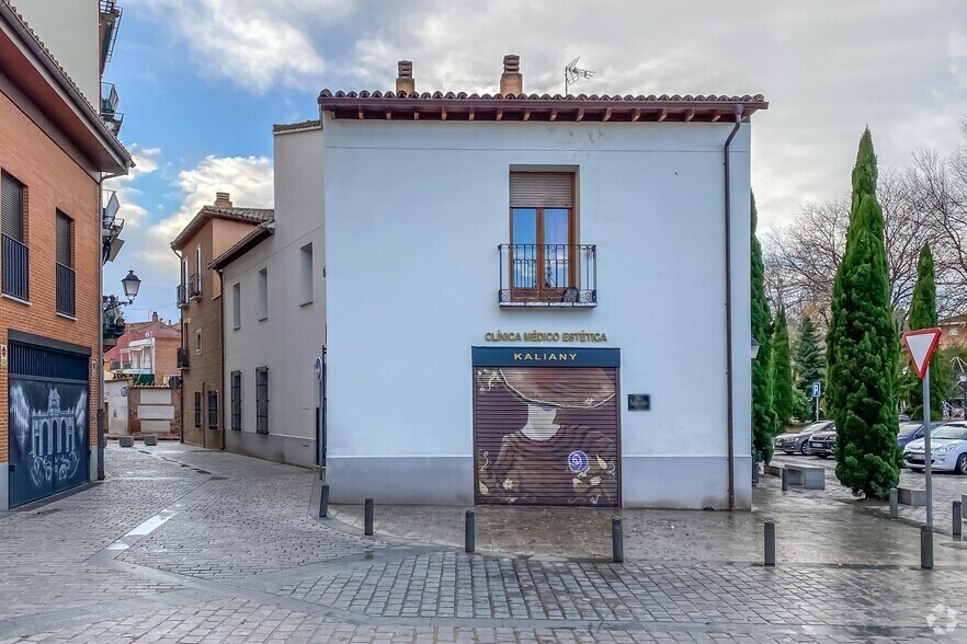 Immeuble residentiel dans Alcalá de Henares, Madrid à vendre - Photo du bâtiment - Image 3 de 3