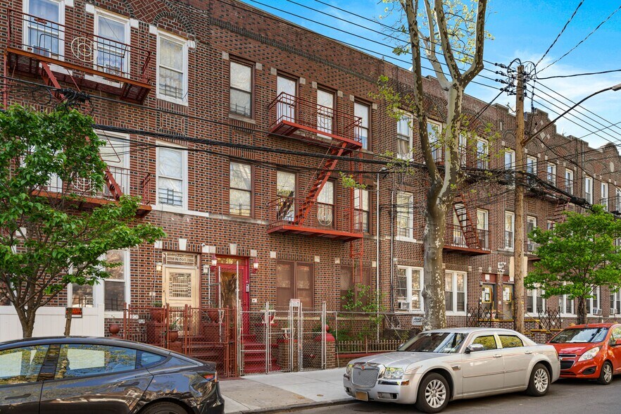 596 Wyona St, Brooklyn, NY à vendre - Photo du bâtiment - Image 1 de 26