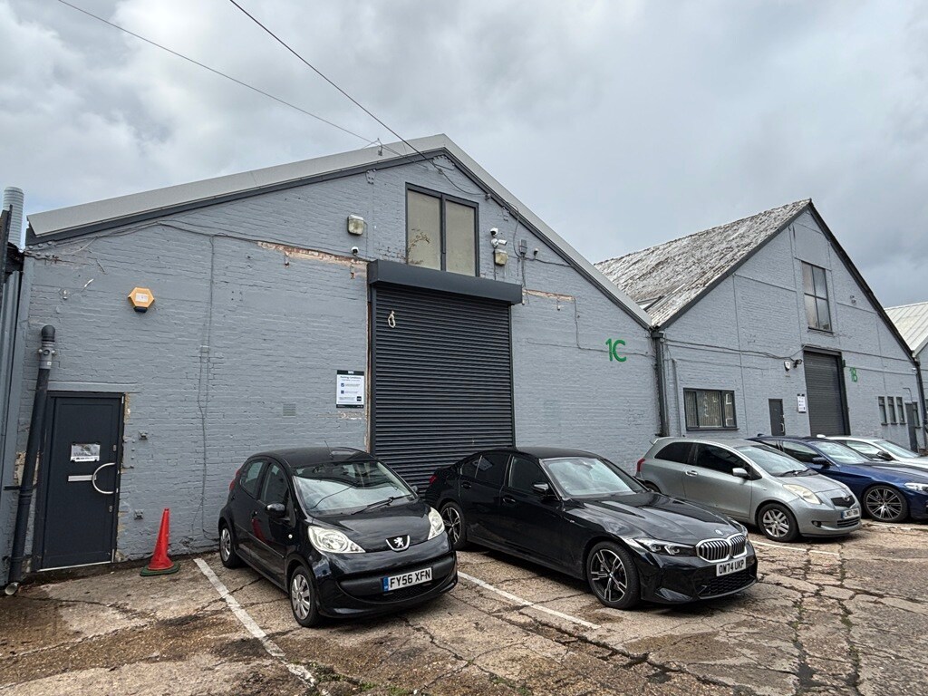 Abercromby Ave, High Wycombe à louer Photo du bâtiment- Image 1 de 5