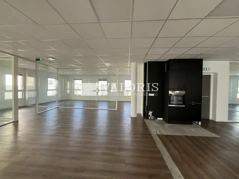 Dardilly, RHO 69570 - - - Interior Photo - Image 2 of 3