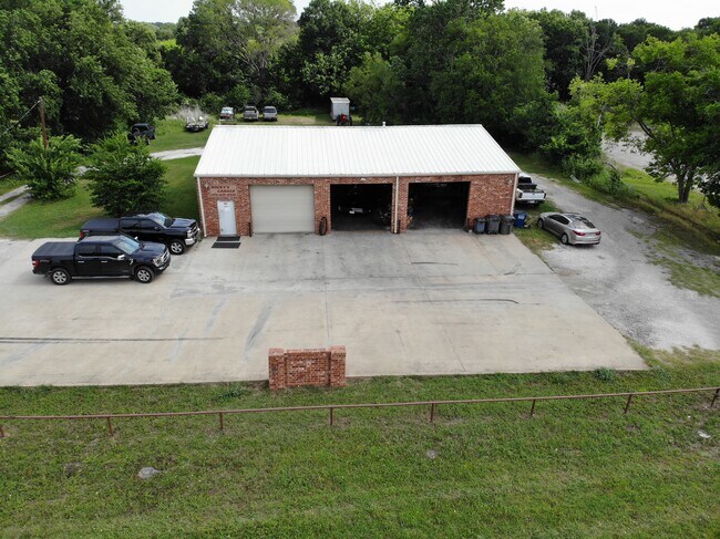 Plus de détails pour 966 E Ovilla Rd, Red Oak, TX - Commerce de détail à vendre