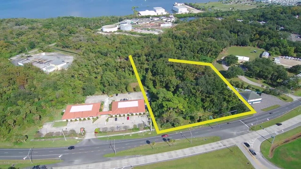 561 N Washington Ave, Titusville, FL à vendre - Vid o sur l inscription commerciale - Image 2 de 22