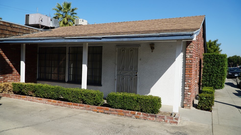 927 N Fulton St, Fresno, CA à vendre - Photo du bâtiment - Image 2 de 11