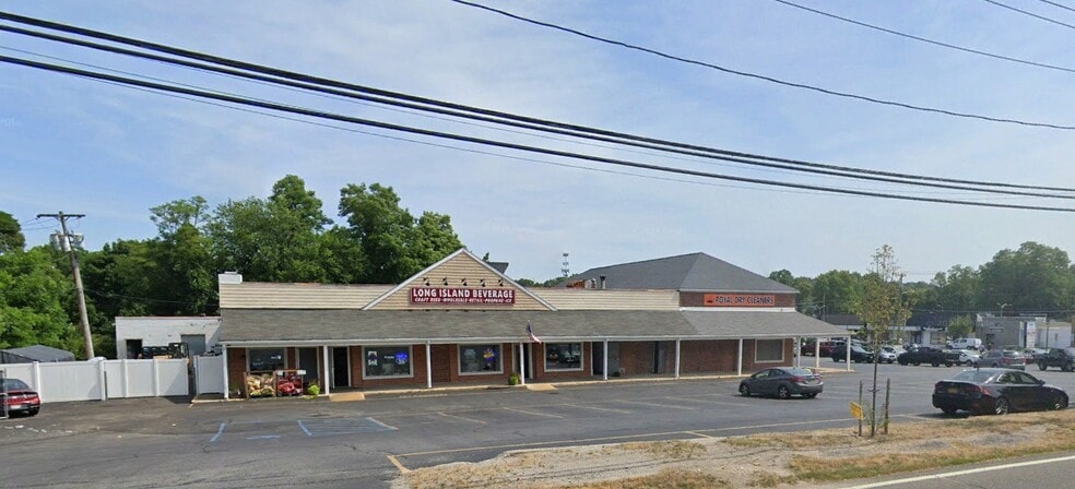 400 Hawkins Ave, Lake Ronkonkoma, NY for sale - Building Photo - Image 2 of 9