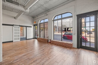 215-219 S Main St, Fort Worth, TX for lease Lobby- Image 2 of 7