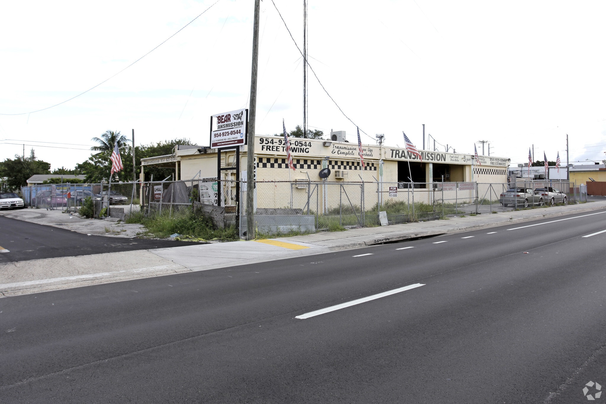 2223 Pembroke Rd, Hollywood, FL à louer Photo principale- Image 1 de 27