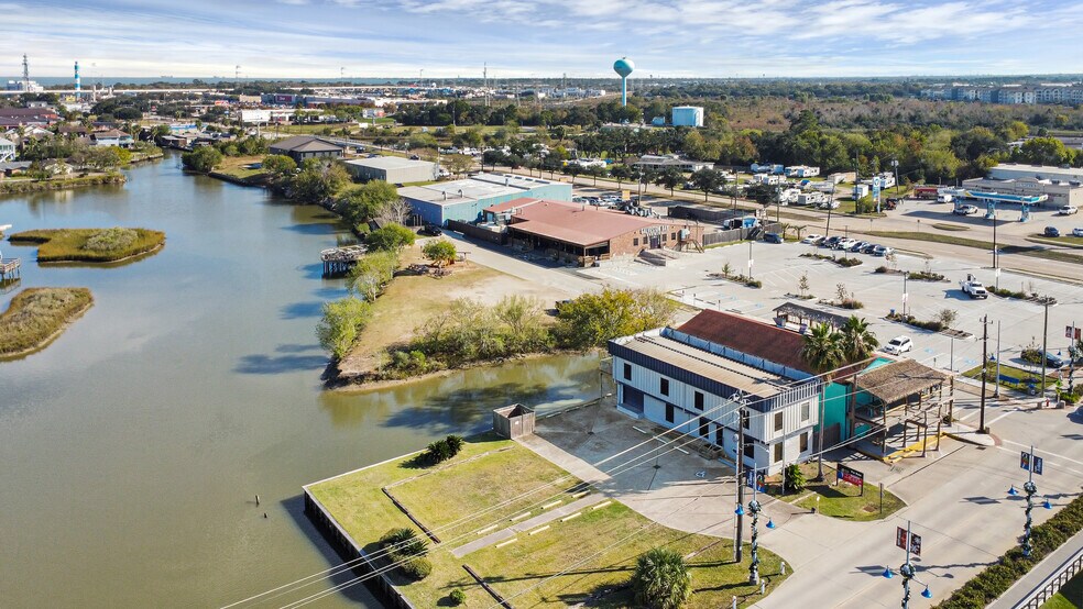 815 Clear Lake Rd, Clear Lake Shores, TX à vendre - Photo du bâtiment - Image 2 de 31