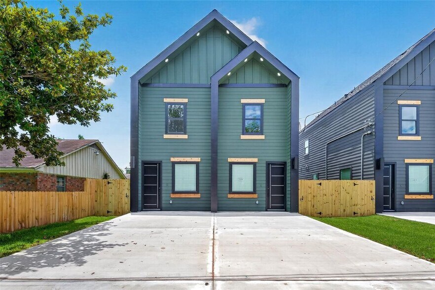 7840 Nashville Unit A/B Street, Houston, TX for sale - Building Photo - Image 1 of 44