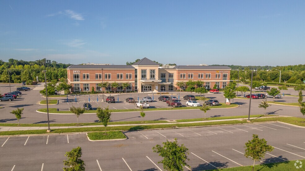 1933 Edwin Dr, Chesapeake, VA à louer - Photo du bâtiment - Image 2 de 5