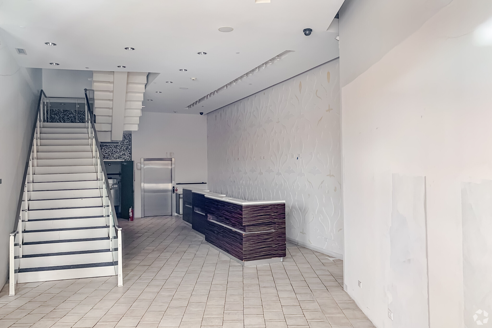 601 N Martingale Rd, Schaumburg, IL for lease Interior Photo- Image 1 of 1