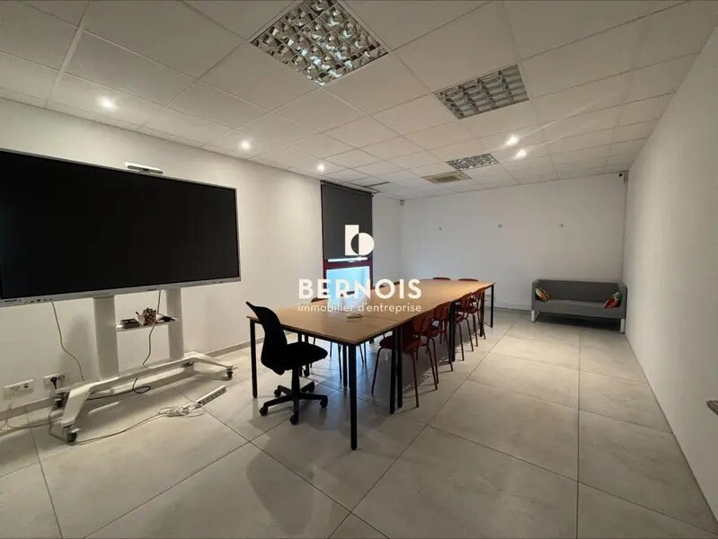 Office in Ollioules for lease Interior Photo- Image 1 of 3