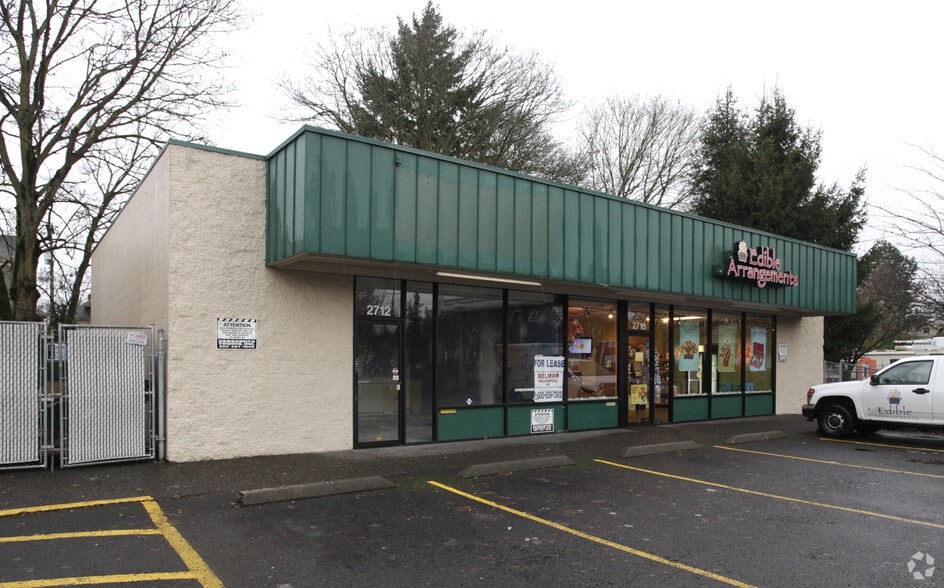 2710-2712 NE Glisan St, Portland, OR for lease - Primary Photo - Image 1 of 3