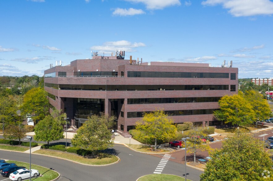 3220 Tillman Dr, Bensalem, PA à louer - Photo du bâtiment - Image 3 de 10