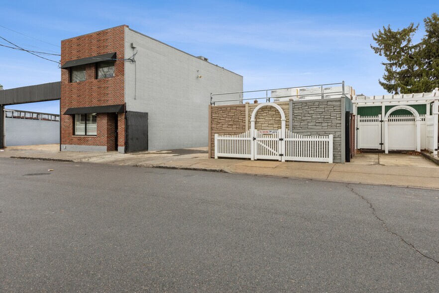 138-27 247th St, Rosedale, NY à vendre - Photo du bâtiment - Image 2 de 48