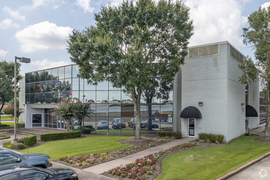 14200 Gulf Fwy, Houston, TX for lease - Building Photo - Image 1 of 5