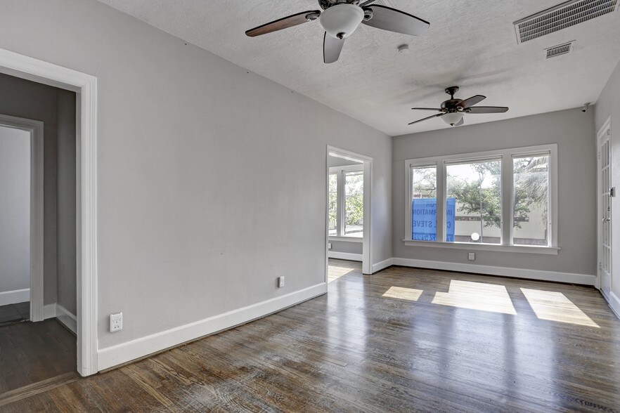 4317 Montrose Blvd, Houston, TX à louer - Photo du bâtiment - Image 2 de 6