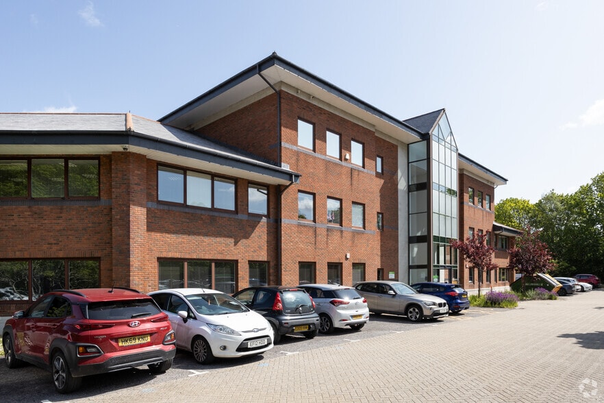 Grange Dr, Southampton for lease - Building Photo - Image 1 of 32